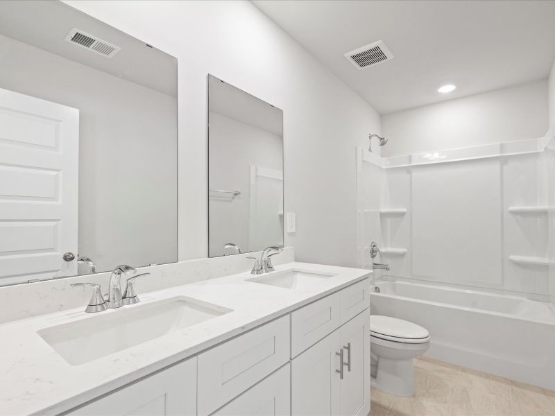 Welcome to the Lennon floorplan at Creek Ridge - Heritage Collection.