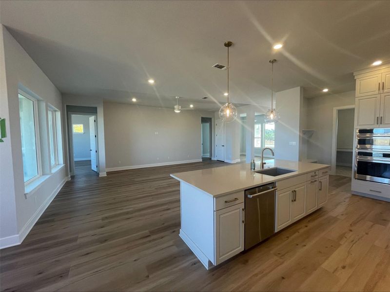 Kitchen - Family Room Kitchen - Family Room