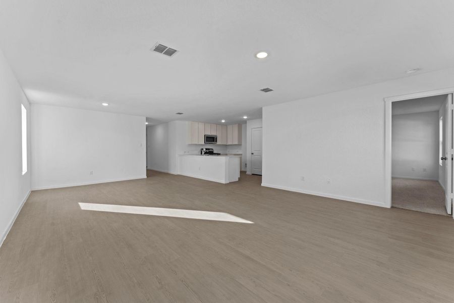 Spacious, unfurnished interior of a new home in Friendship Oaks, Fredericksburg (Image 20).