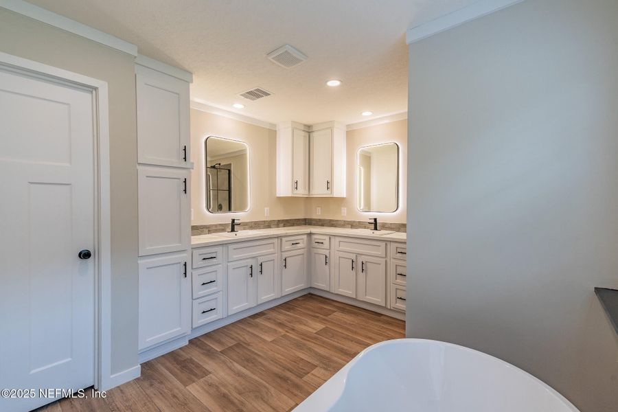 Furnished interior view inside a new home in , Callahan (Image 11).
