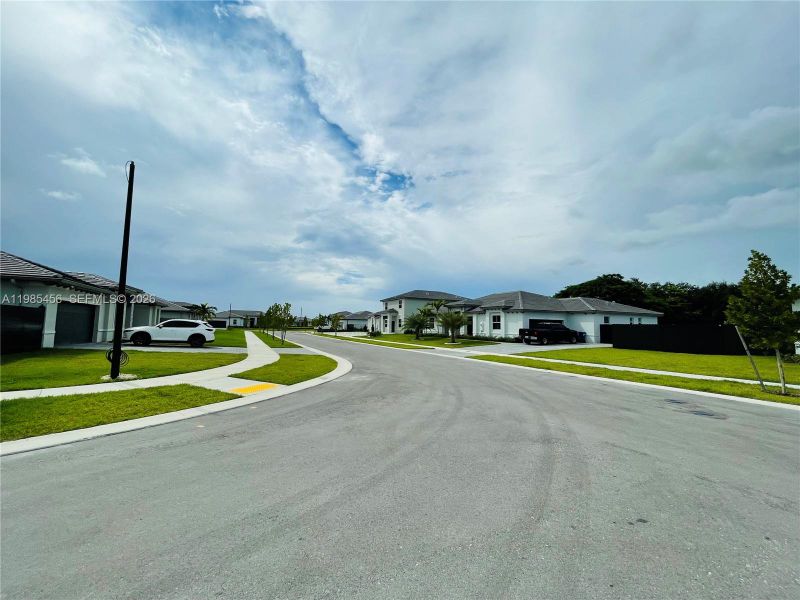 Community amenities in , Homestead (Image 25).