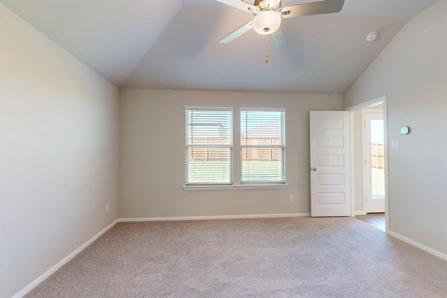 Spacious, unfurnished interior of a new home in Mobberly Farms, Pilot Point (Image 28).
