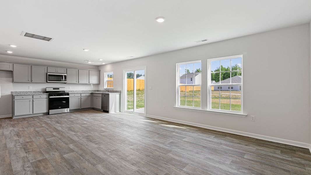 Spacious, unfurnished interior of a new home in Willow Mill, Thomasville (Image 11).