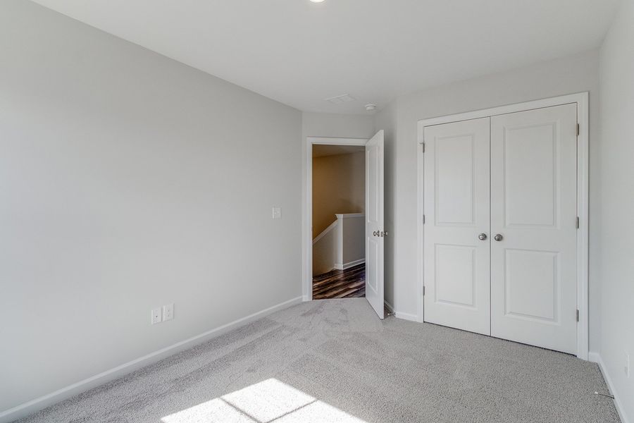 Spacious, unfurnished interior of a new home in Astoria, Columbia (Image 28).