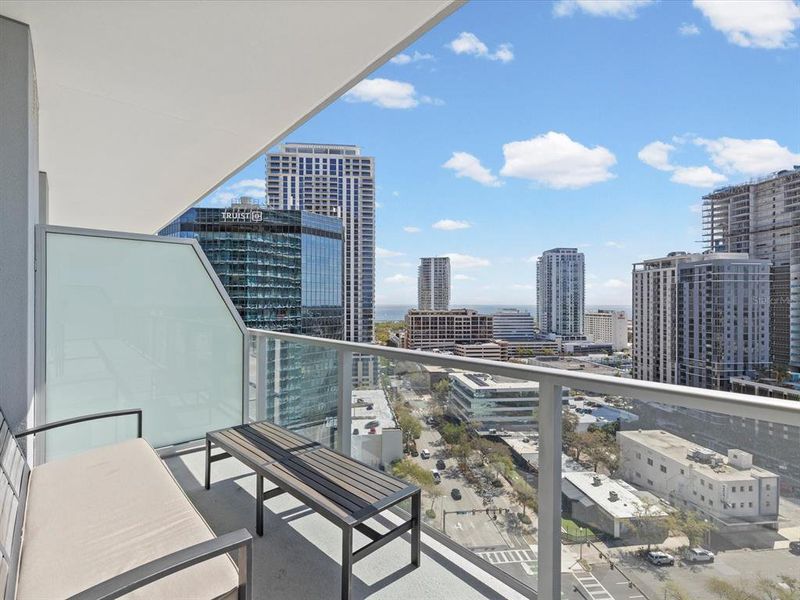 Condo located in St. Petersburg, FL showcasing its design and architecture (Image 24).