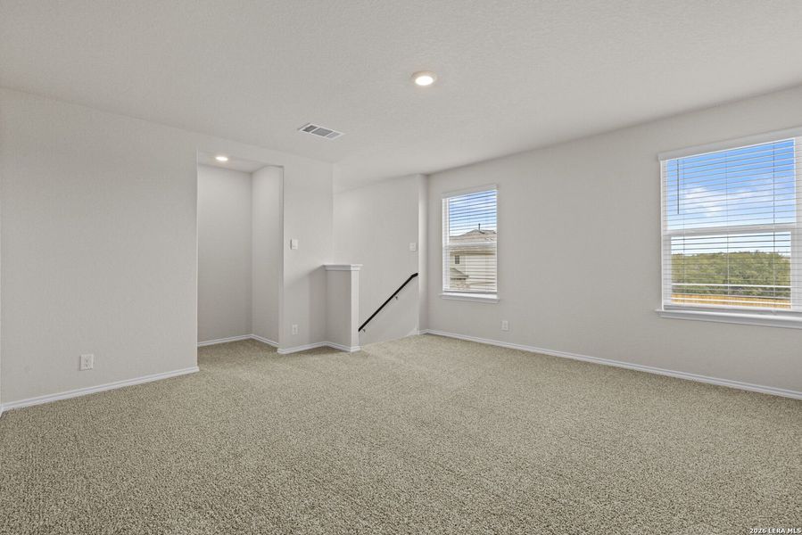 Spacious, unfurnished interior of a new home in Redbird Ranch, San Antonio (Image 18).