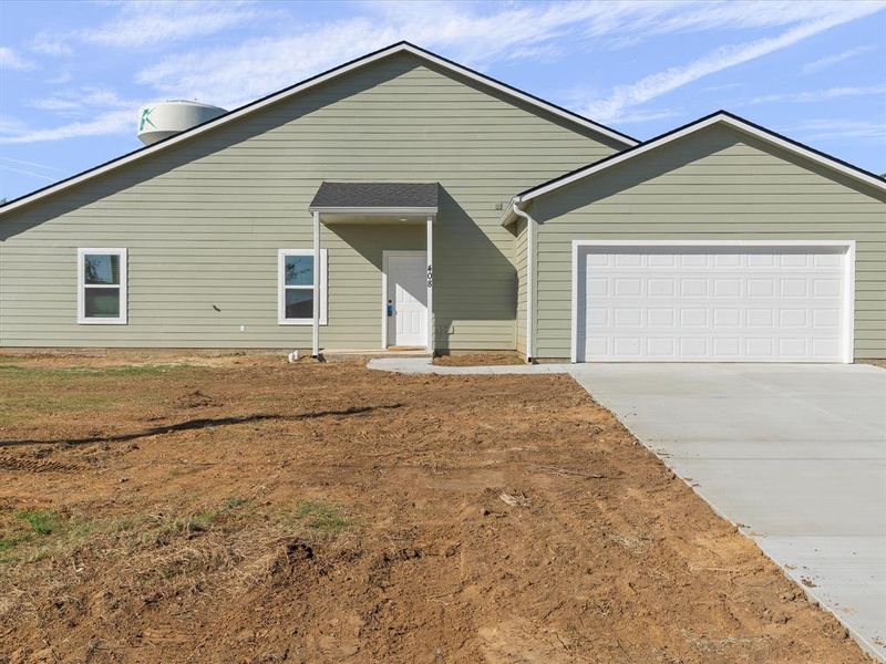 Exterior details and patio area of a home in , Kennedale (Image 22).