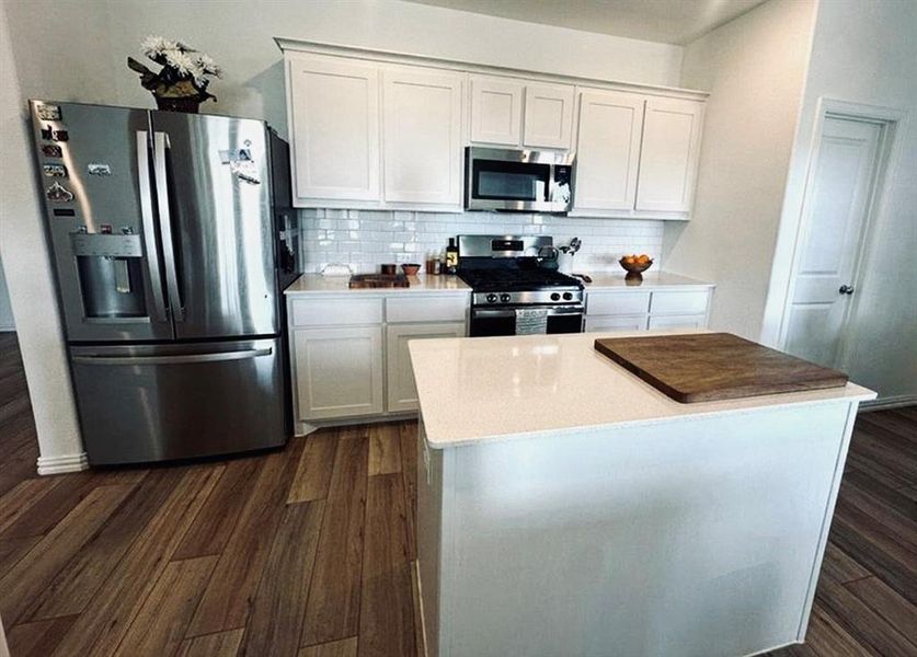 Furnished interior view inside a new home in Heartland: Classic Collection, Crandall (Image 7). Furnished interior view inside a new home in Heartland: Classic Collection, Crandall (Image 7).