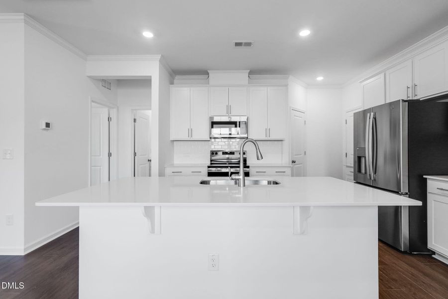 SUN_CaitlinCrossing_Pic_Davidson-19