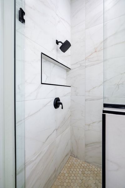 Close-up of interior finishes inside a home in Verdancia, El Paso (Image 22).