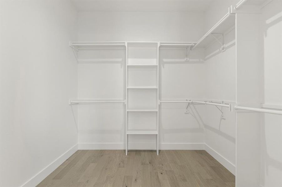 21. 1831 Gem - Closet 21. 1831 Gem - Closet