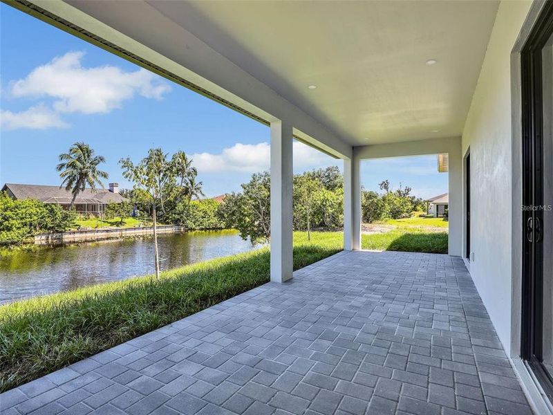 Exterior details and patio area of a home in , Cape Coral (Image 24).