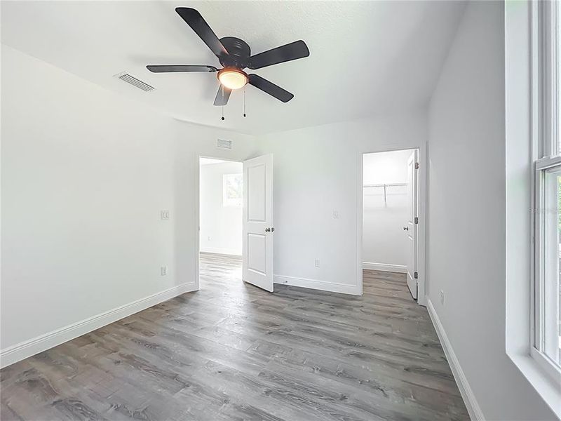 Spacious, unfurnished interior of a new home in , Tampa (Image 22).