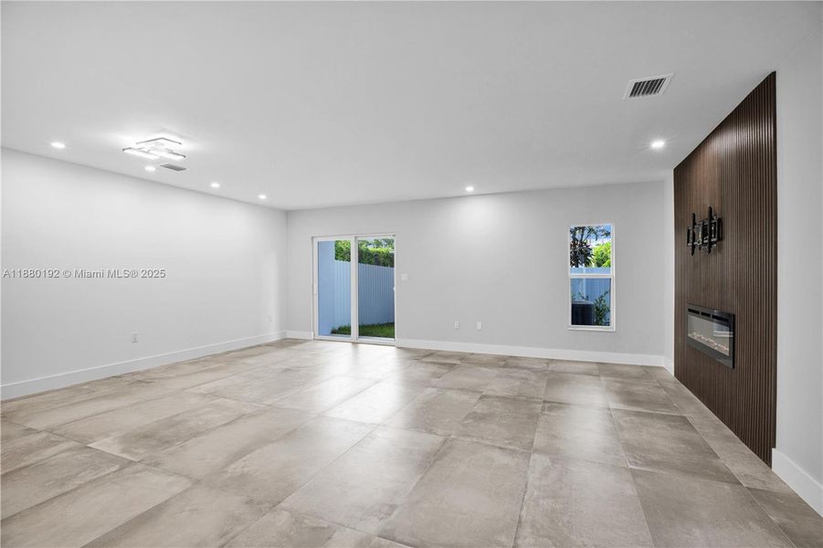 Spacious, unfurnished interior of a new home in , Miami (Image 15).