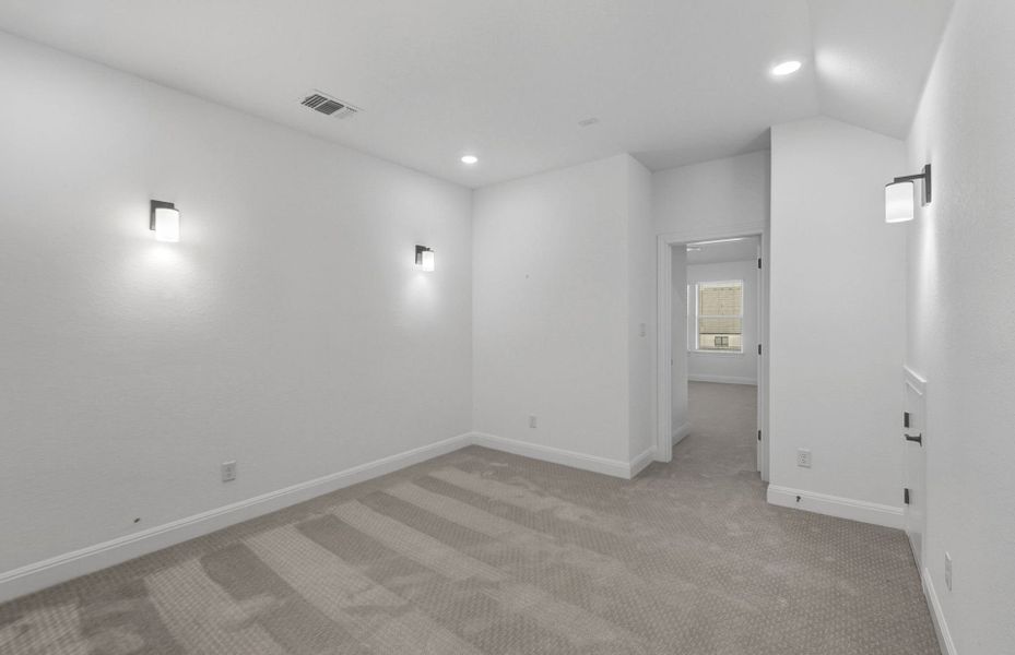 Spacious, unfurnished interior of a new home in Santa Rita Ranch, Liberty Hill (Image 22).