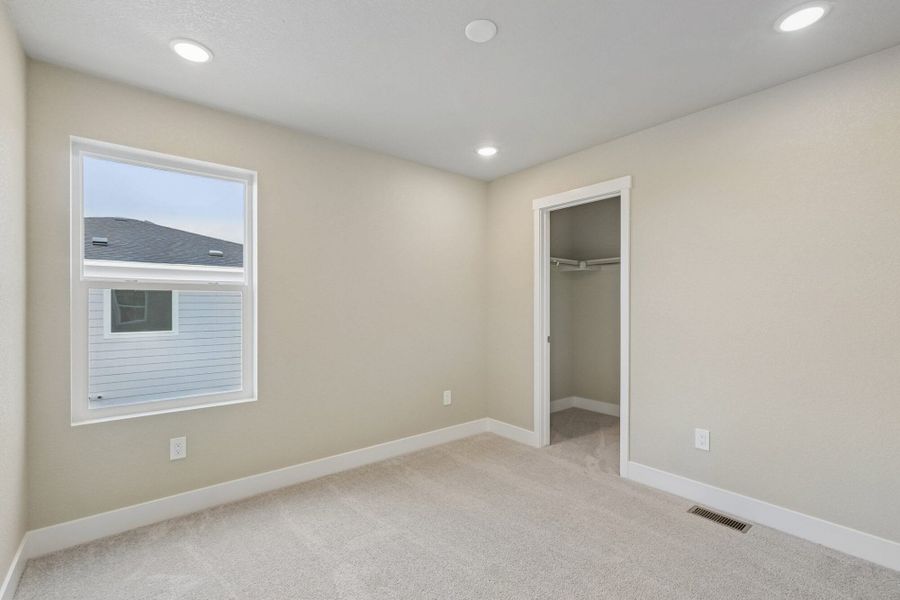 Spacious, unfurnished interior of a new home in The Trails at Aspen Ridge, Colorado Springs (Image 45).
