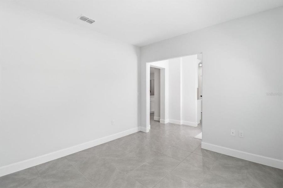 Spacious, unfurnished interior of a new home in , Dunnellon (Image 16).