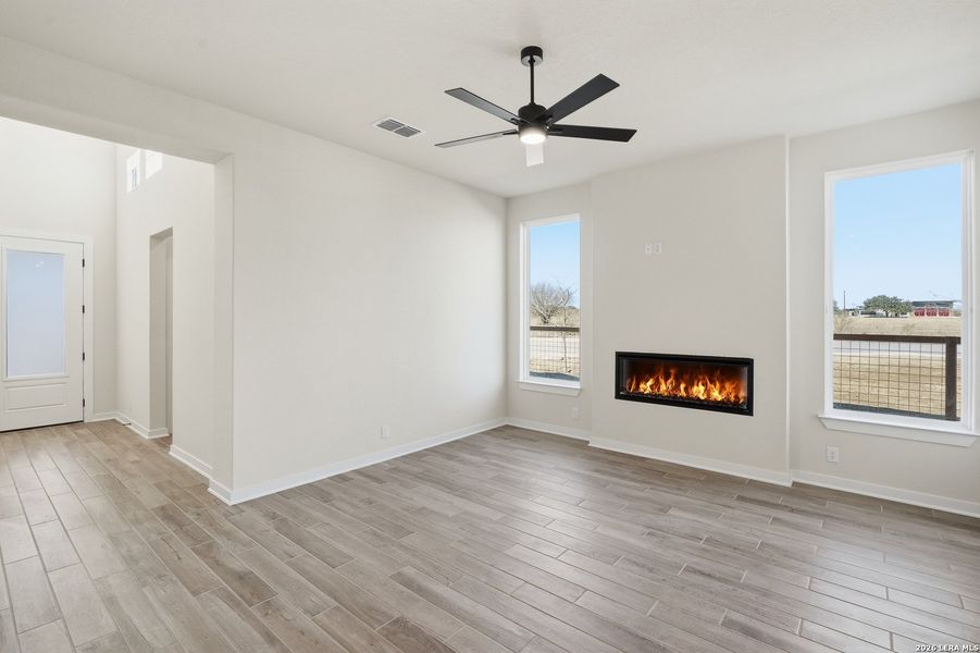 Spacious, unfurnished interior of a new home in The Crossvine, Schertz (Image 33).