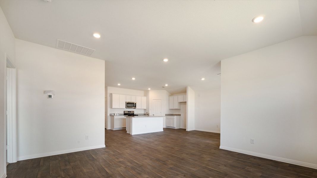 Spacious, unfurnished interior of a new home in Southgrove, Kyle (Image 10).