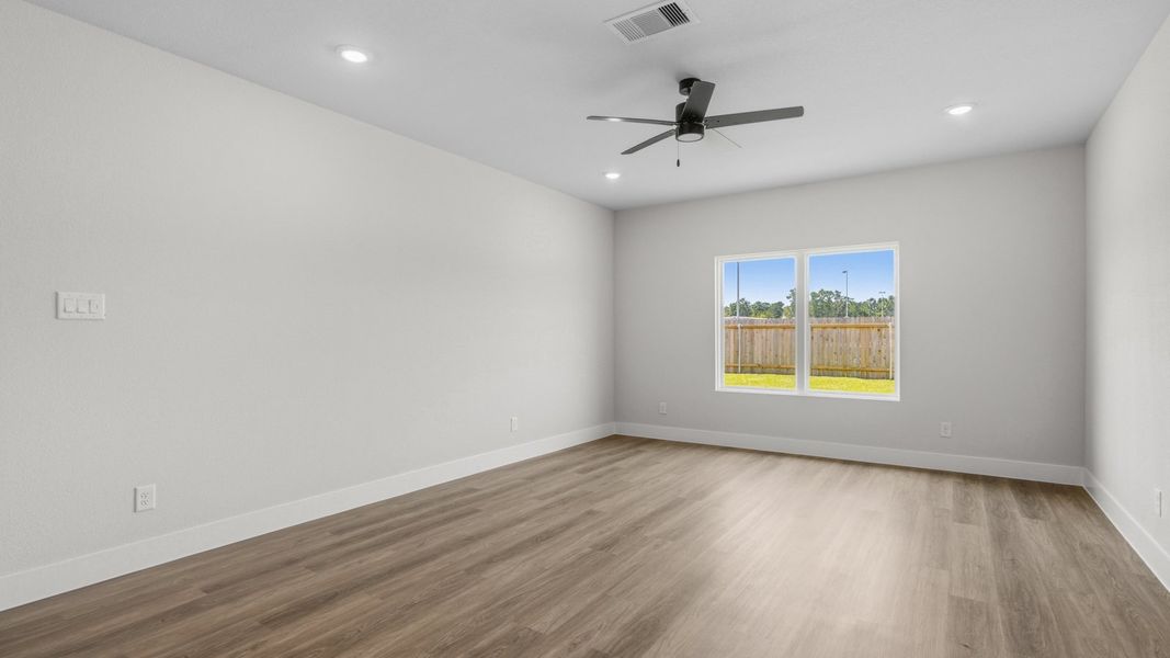 Spacious, unfurnished interior of a new home in Chapel Lakes, Montgomery (Image 16).