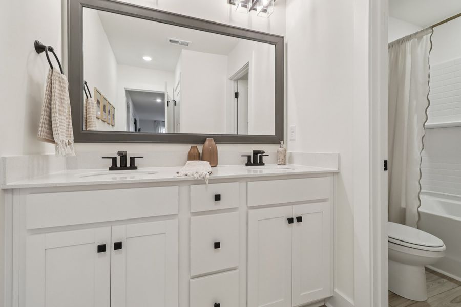 Representative furnished interior of a home built from the Bradley II by Great Southern Homes in Sedona, Greenville (Image 106).