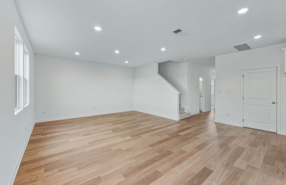 Spacious, unfurnished interior of a new home in Larson Crossing, Elgin (Image 31).