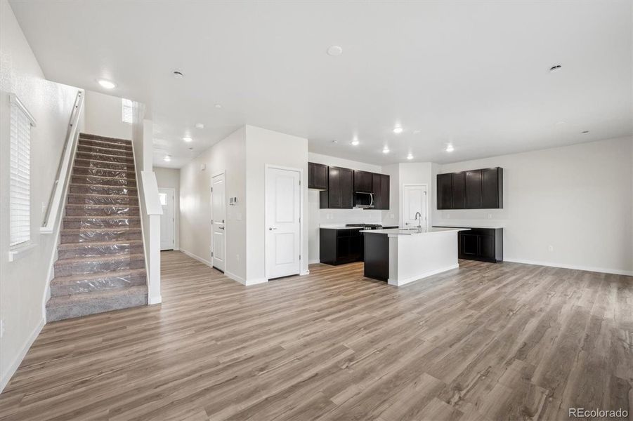 Spacious, unfurnished interior of a new home in Legato, Commerce City (Image 16).