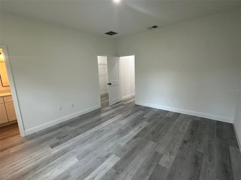 Spacious, unfurnished interior of a new home in , Citrus Springs (Image 23).