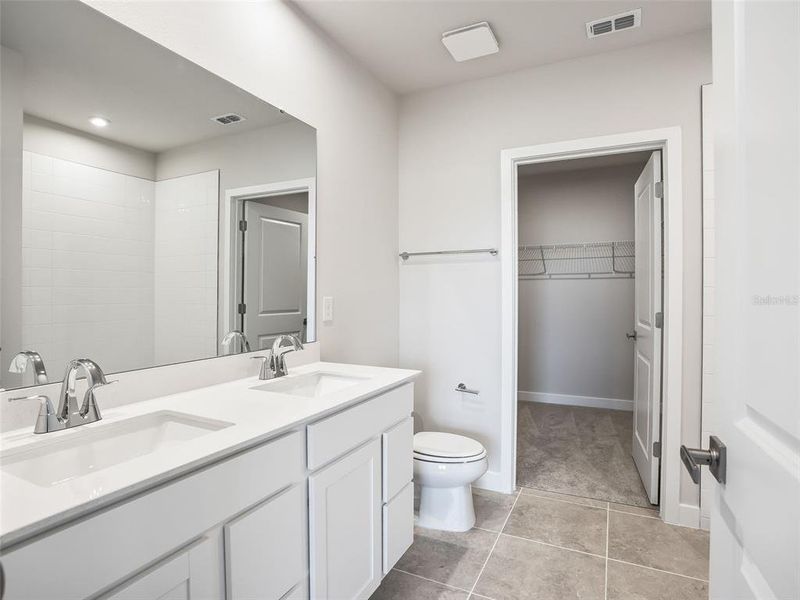 Furnished interior view inside a new home in , Lady Lake (Image 15).