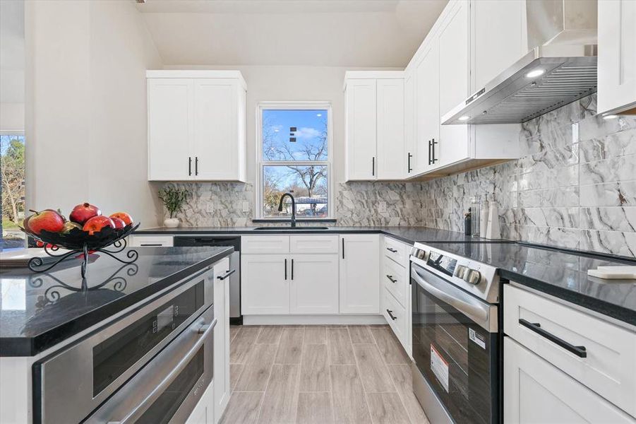Furnished interior view inside a new home in , Haltom City (Image 12).