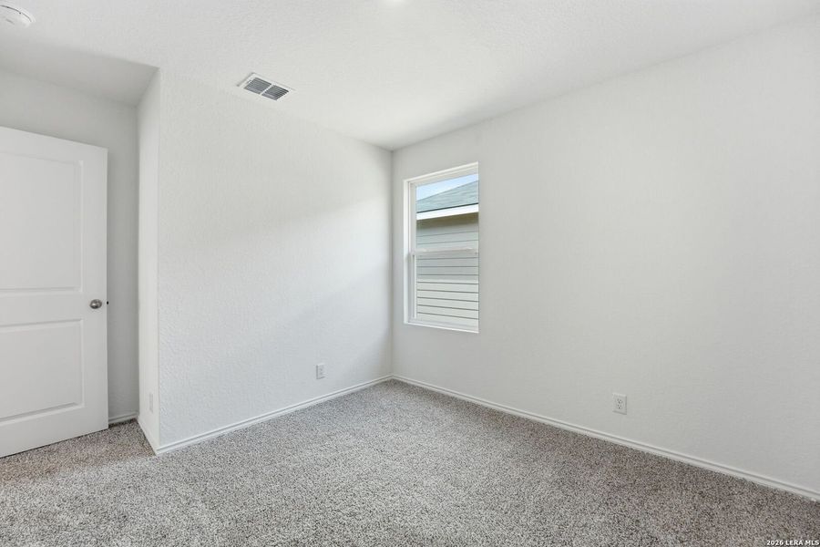 Spacious, unfurnished interior of a new home in Blue Ridge Ranch, San Antonio (Image 16).
