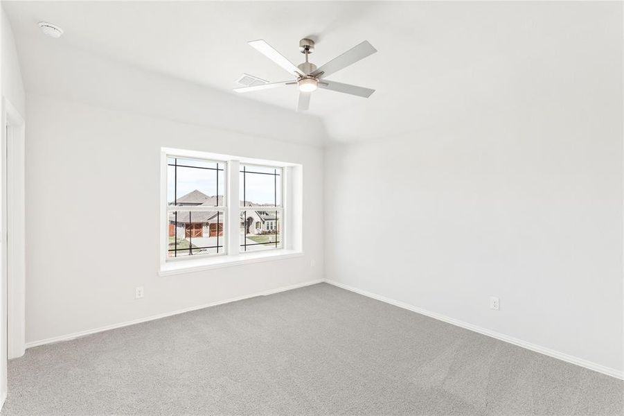 Spacious, unfurnished interior of a new home in Sunrise at Garden Valley, Waxahachie (Image 36).