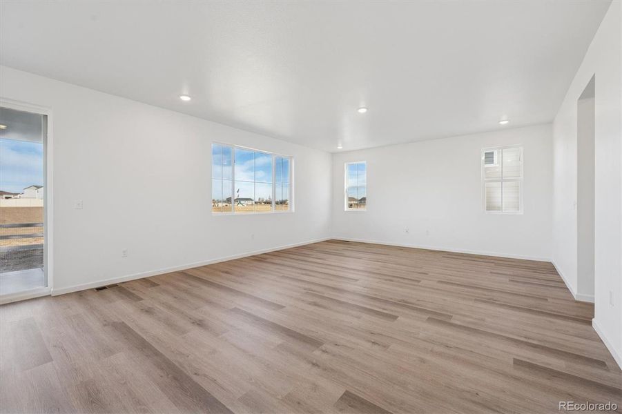 Spacious, unfurnished interior of a new home in Vista West, Keenesburg (Image 17).