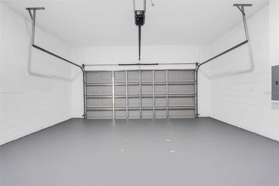 Spacious, unfurnished interior of a new home in , Ocala (Image 27).