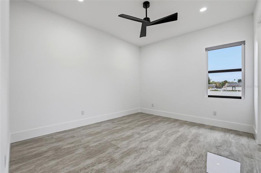 Spacious, unfurnished interior of a new home in , Tampa (Image 75).