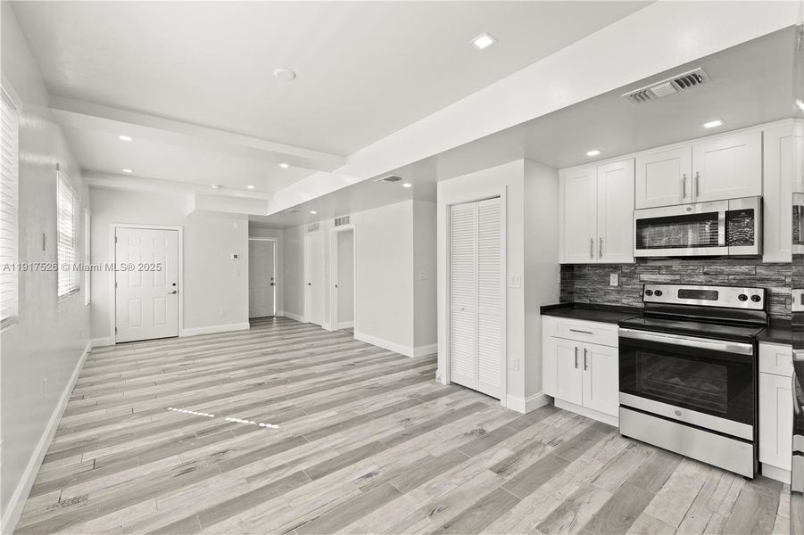 Open Kitchen/Living Room Space Open Kitchen/Living Room Space