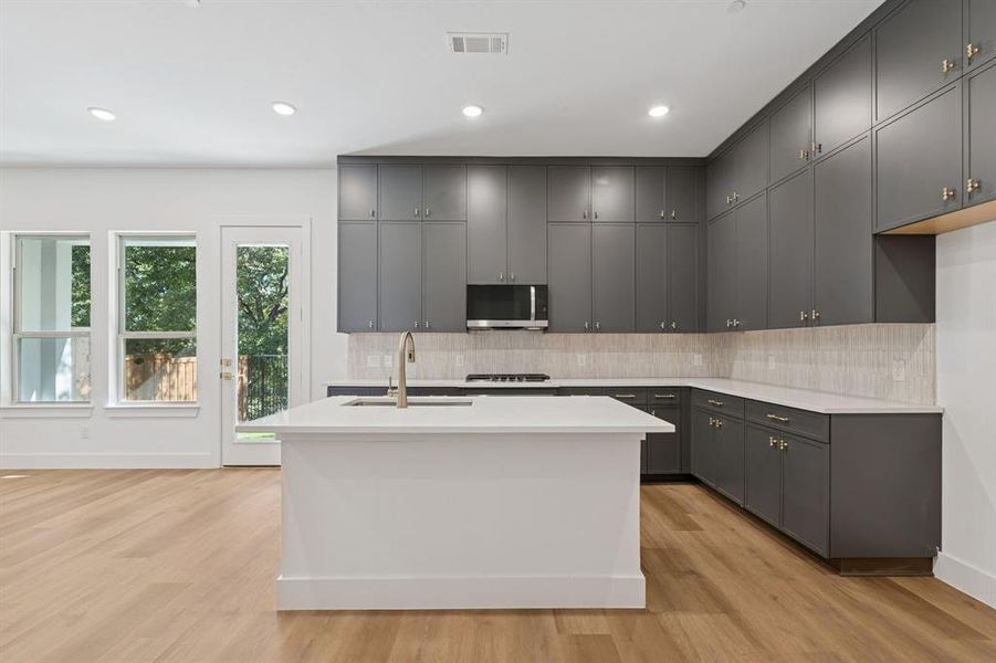 New construction condo ready for move in.