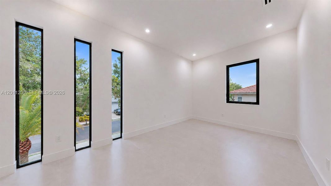 Spacious, unfurnished interior of a new home in , Miami Lakes (Image 27).