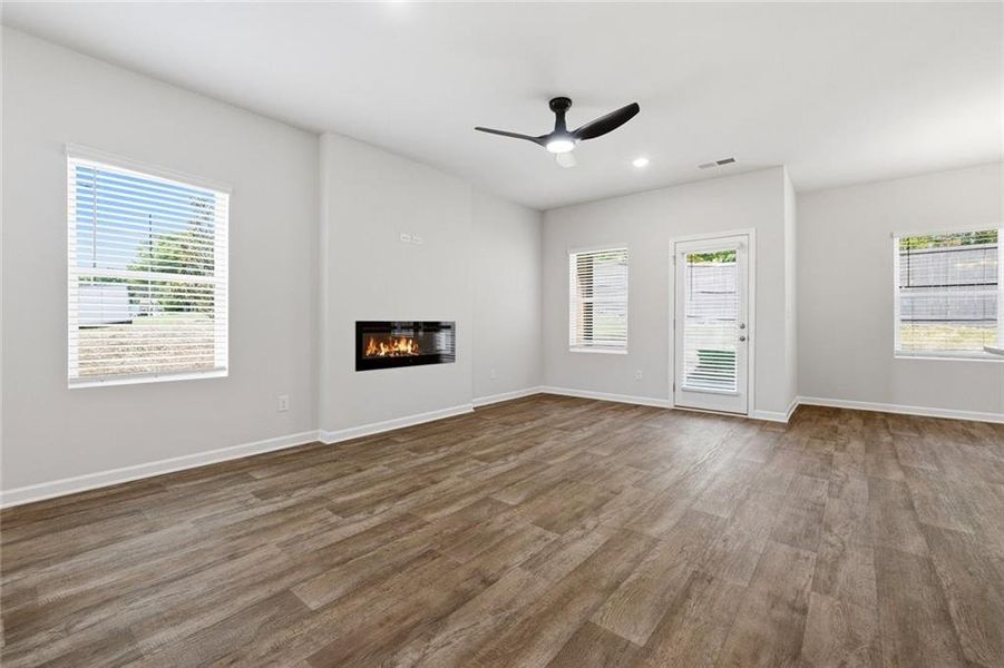 Spacious, unfurnished interior of a new home in Concord Oaks, Powder Springs (Image 12).