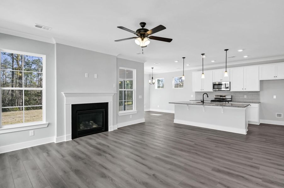 Spacious, unfurnished interior of a new home in Ashton Lakes, Lexington (Image 14).