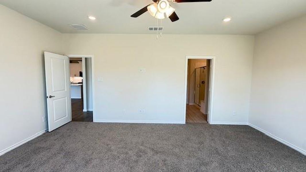 Spacious, unfurnished interior of a new home in California Meadows, Arlington (Image 11).
