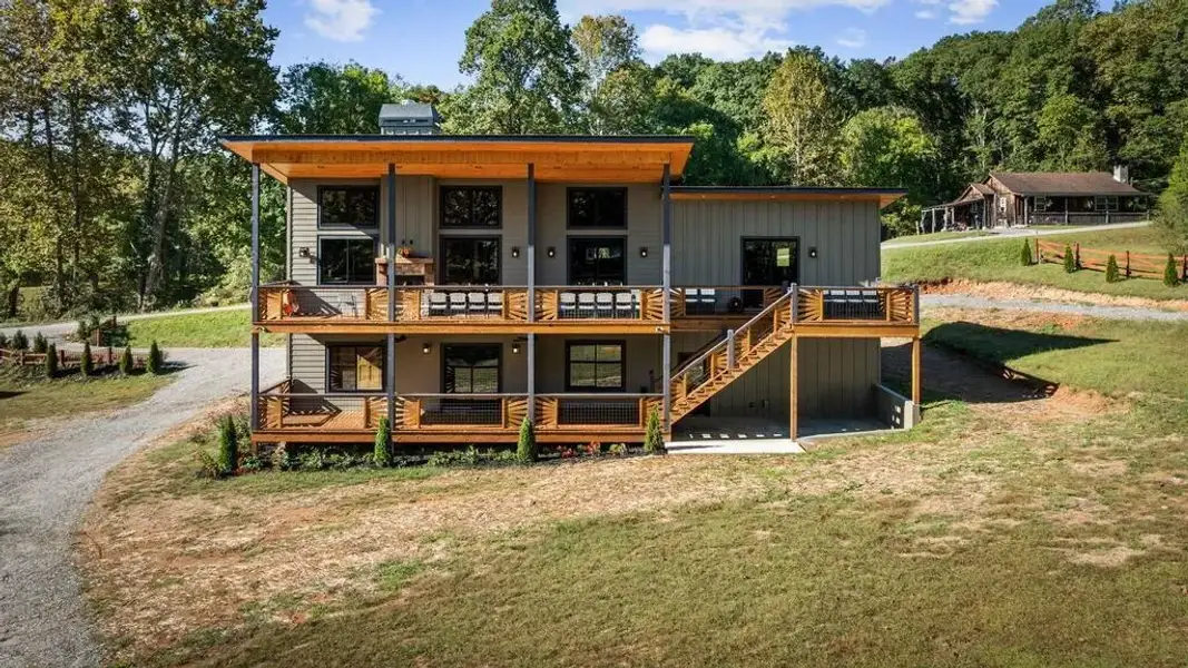 Exterior details and patio area of a home in , Blue Ridge (Image 28).