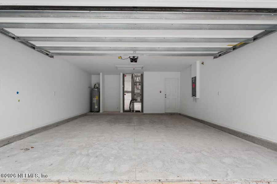 Spacious, unfurnished interior of a new home in , Jacksonville (Image 23).