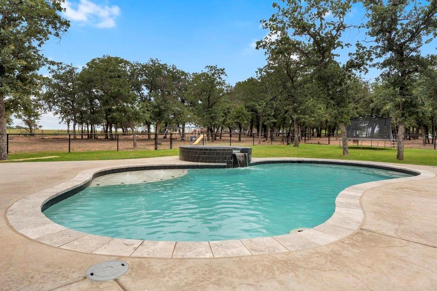 Community amenities in , Tolar (Image 33).