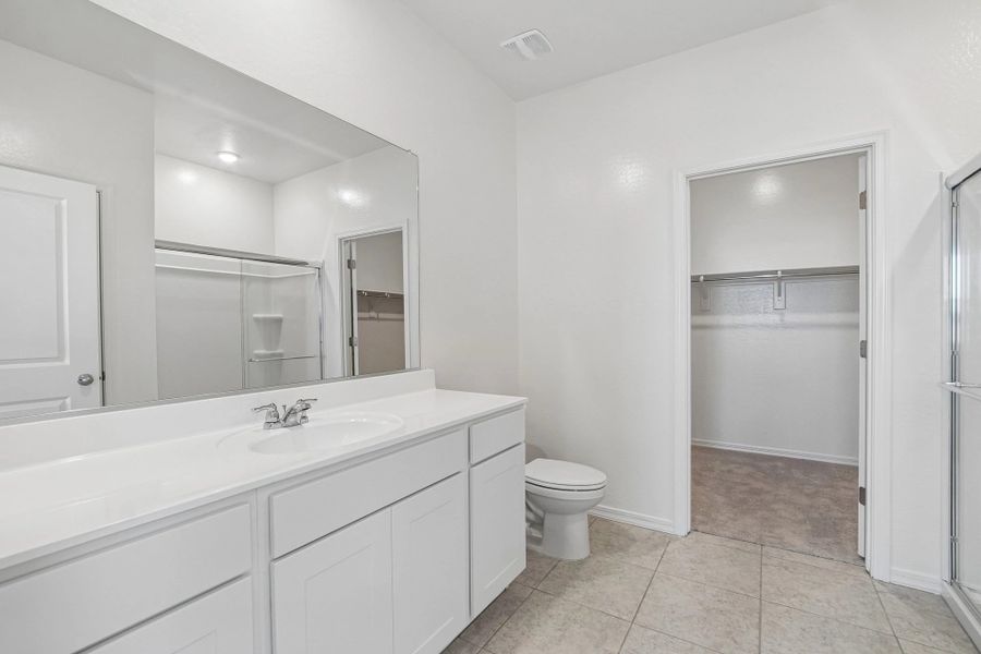 Representative furnished interior of a home built from the Moonbeam by Starlight Homes in Hawks Run, Kissimmee (Image 9).
