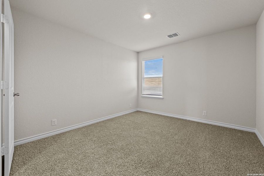 Spacious, unfurnished interior of a new home in Stonehill, San Antonio (Image 16).