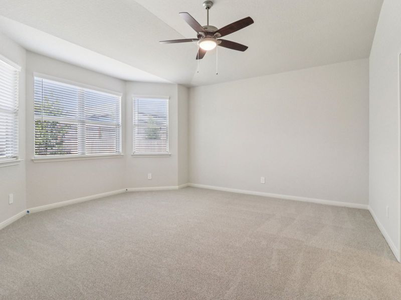 Spacious, unfurnished interior of a new home in Comanche Ridge, San Antonio (Image 20).