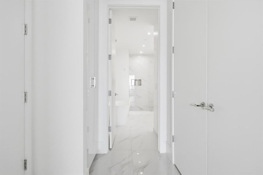 220-LAKESHORE-DRIVE-804-33403-010 220-LAKESHORE-DRIVE-804-33403-010