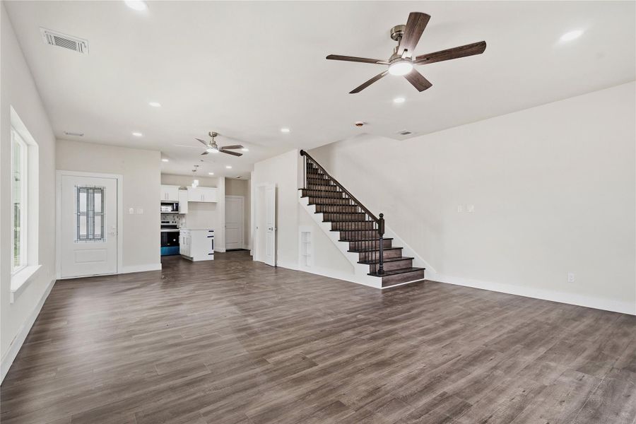 Spacious, unfurnished interior of a new home in , Houston (Image 44).