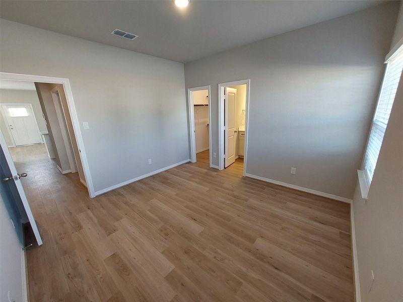 Spacious, unfurnished interior of a new home in , Houston (Image 7).